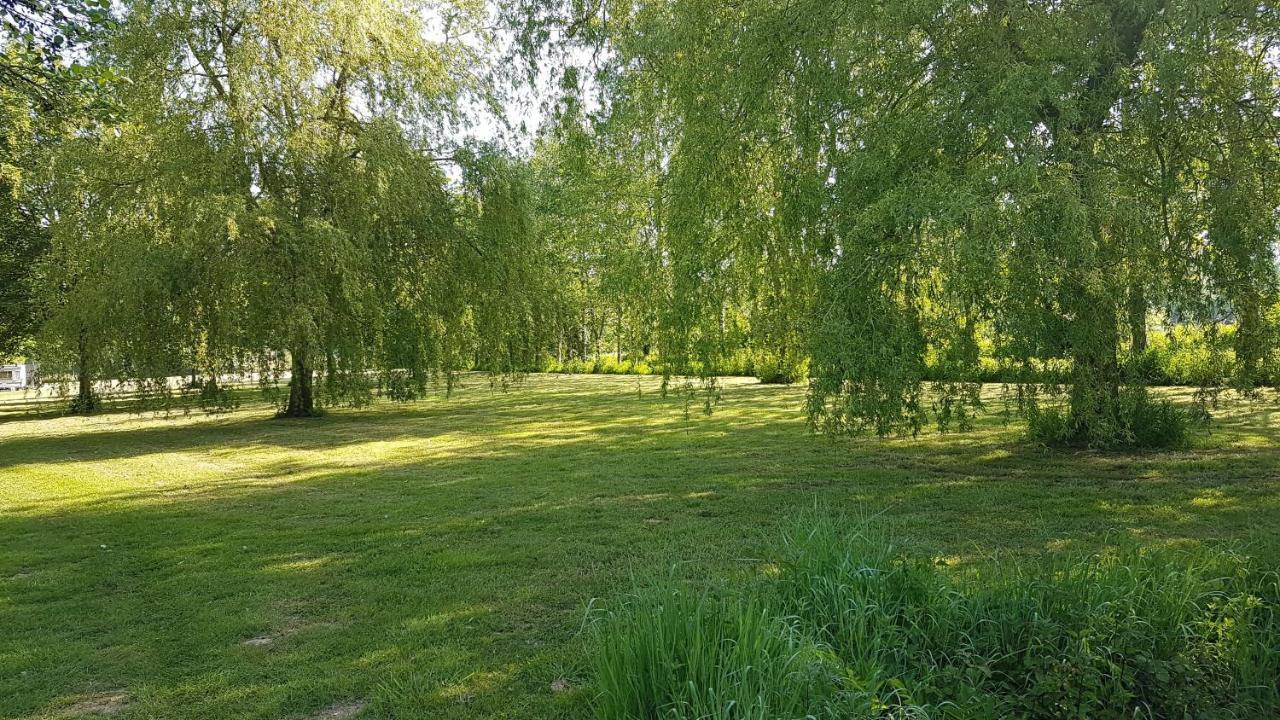 Gite Du Vieux Saule 1 Gite Avec Spa Privatif Pour 2 Personnes 1 Suite Familiale Sans Spa Vieil-Hesdin Екстер'єр фото